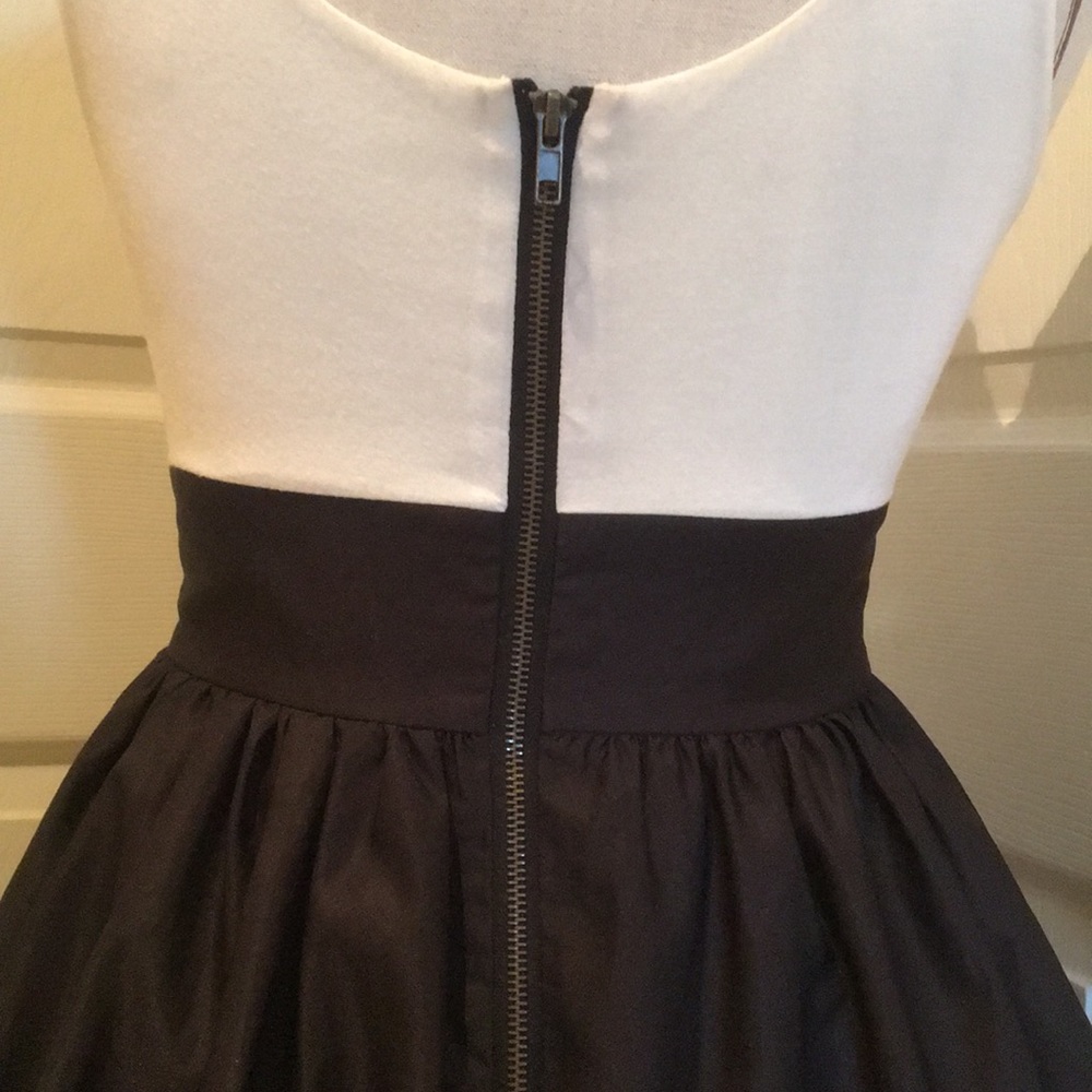 MY FAVOURITE DRESS - Picture 4 of 4